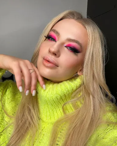 loya_make_up