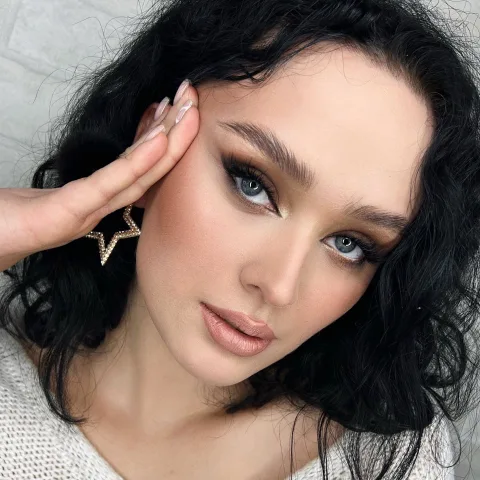 loya_make_up
