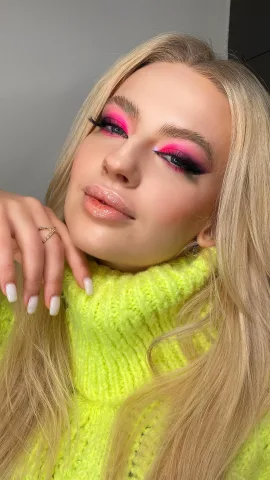 loya_make_up