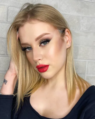 loya_make_up
